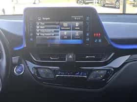 Toyota C-HR (2017) thumbnail 12
