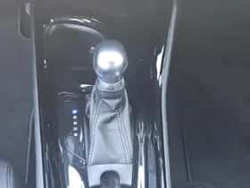 Toyota C-HR (2017) thumbnail 13