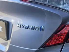 Toyota C-HR (2017) thumbnail 15