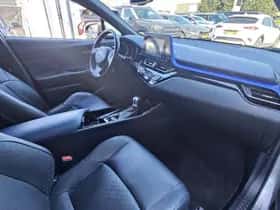 Toyota C-HR (2017) thumbnail 16