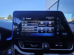 Toyota C-HR (2017) thumbnail 19