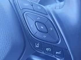 Toyota C-HR (2017) thumbnail 22