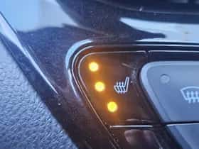 Toyota C-HR (2017) thumbnail 24