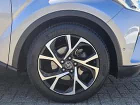Toyota C-HR (2017) thumbnail 26