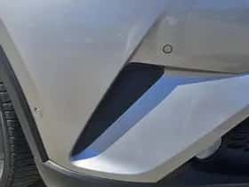 Toyota C-HR (2017) thumbnail 4