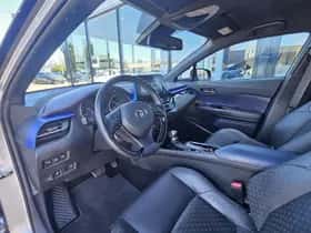 Toyota C-HR (2017) thumbnail 8