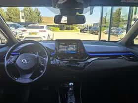 Toyota C-HR (2017) thumbnail 10