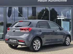 Kia Rio (2023) thumbnail 2