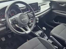 Kia Rio (2023) thumbnail 12