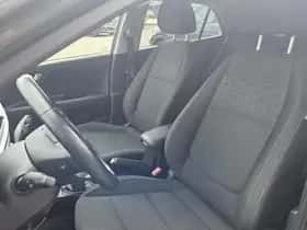Kia Rio (2023) thumbnail 13