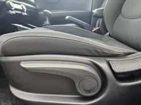 Kia Rio (2023) thumbnail 14