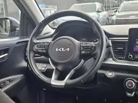 Kia Rio (2023) thumbnail 16
