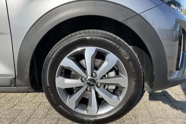 Kia Stonic (2025) thumbnail 4