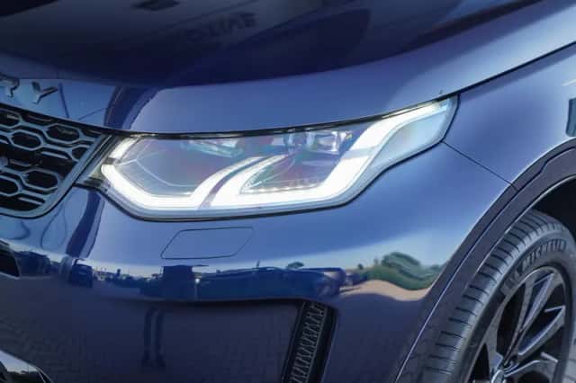 Land Rover Discovery Sport (2023) thumbnail 4