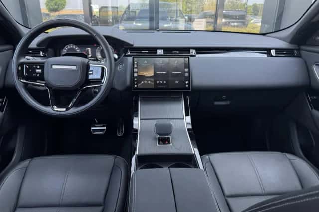 Land Rover Range Rover Velar (2026) thumbnail 3