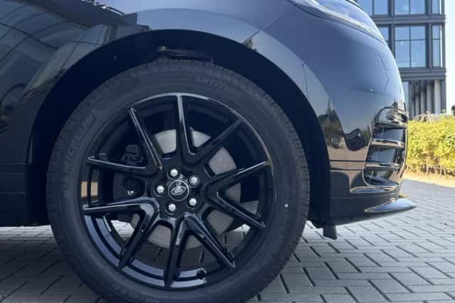 Land Rover Range Rover Velar (2026) thumbnail 4