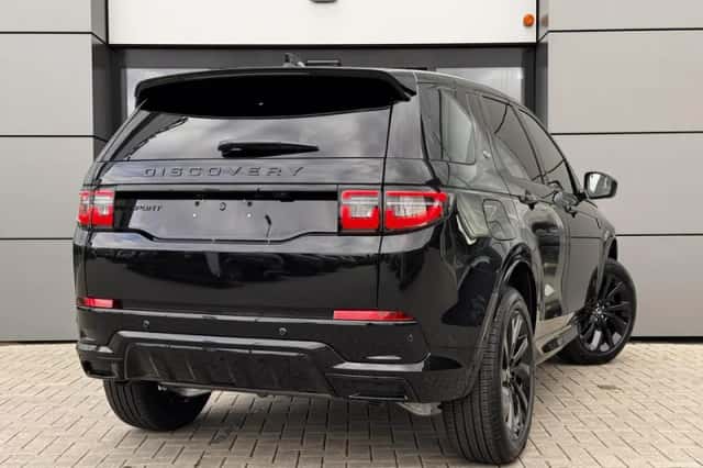 Land Rover Discovery Sport (2026) thumbnail 2