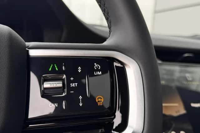 Land Rover Discovery Sport (2026) thumbnail 4