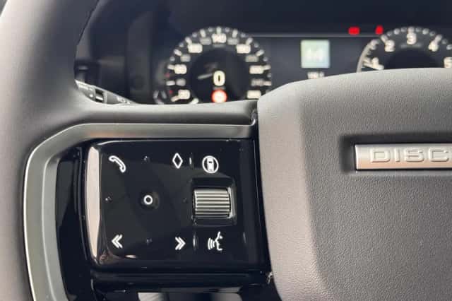 Land Rover Discovery Sport (2026) thumbnail 5
