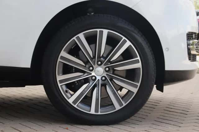 Land Rover Range Rover (2023) thumbnail 4