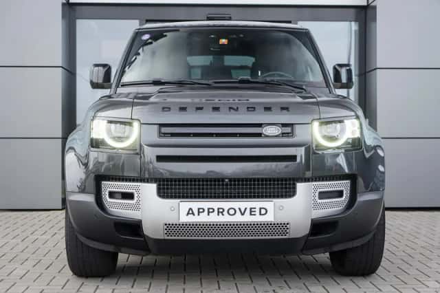 Land Rover Defender (2023) thumbnail 2