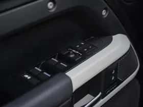 Land Rover Defender (2023) thumbnail 13