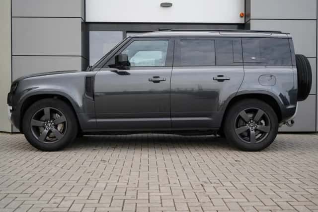 Land Rover Defender (2023) thumbnail 3