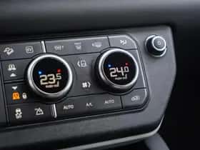 Land Rover Defender (2023) thumbnail 23
