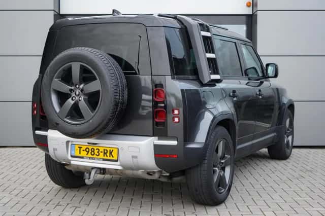 Land Rover Defender (2023) thumbnail 6