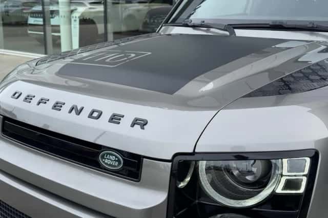Land Rover Defender (2022) thumbnail 4