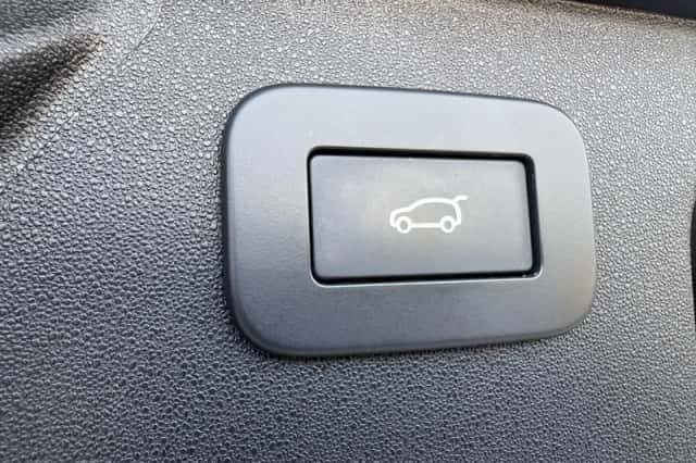 Land Rover Discovery Sport (2024) thumbnail 5