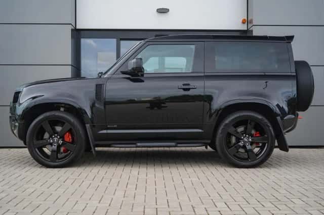 Land Rover Defender (2022) thumbnail 3