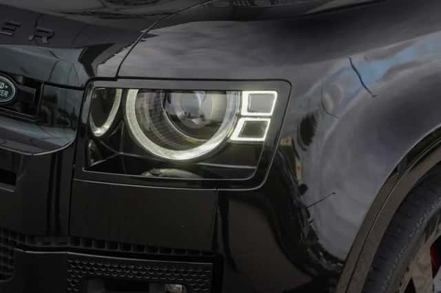 Land Rover Defender (2022) thumbnail 4