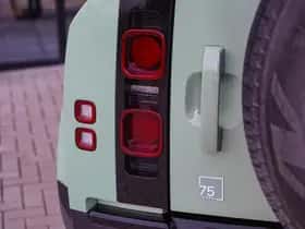 Land Rover Defender (2024) thumbnail 8