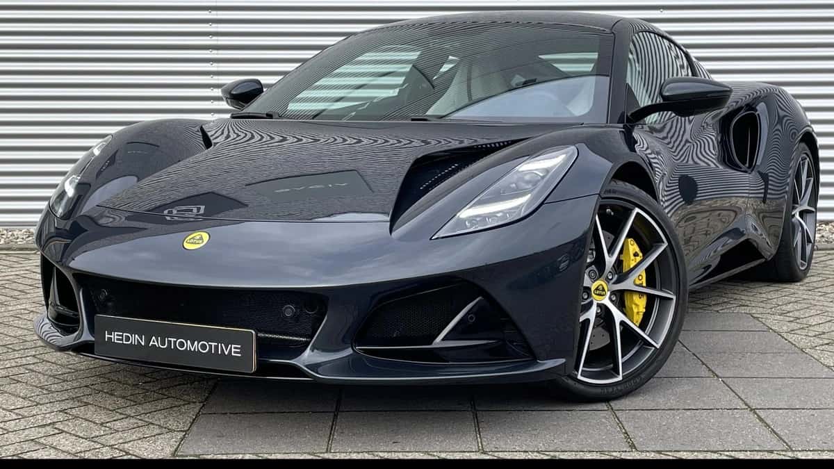 Lotus Emira (2024) — foto 1