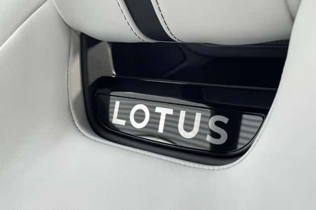 Lotus Emira (2024) thumbnail 11