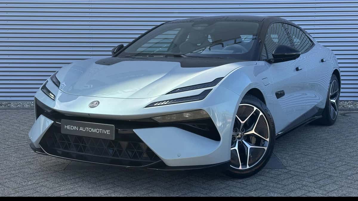 Lotus Emeya (2025) — foto 1