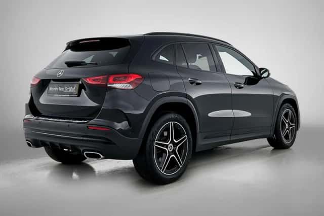 Mercedes-Benz GLA (2022) thumbnail 2