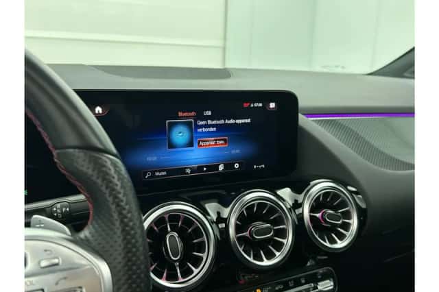 Mercedes-Benz GLA (2022) thumbnail 14