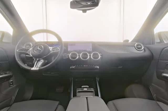 Mercedes-Benz EQA (2025) thumbnail 3