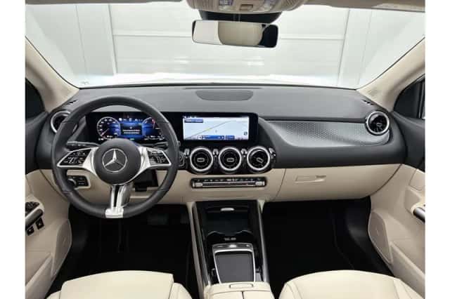 Mercedes-Benz GLA (2025) thumbnail 3