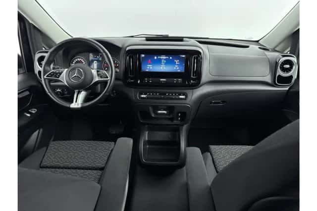 Mercedes-Benz Vito (2024) thumbnail 3