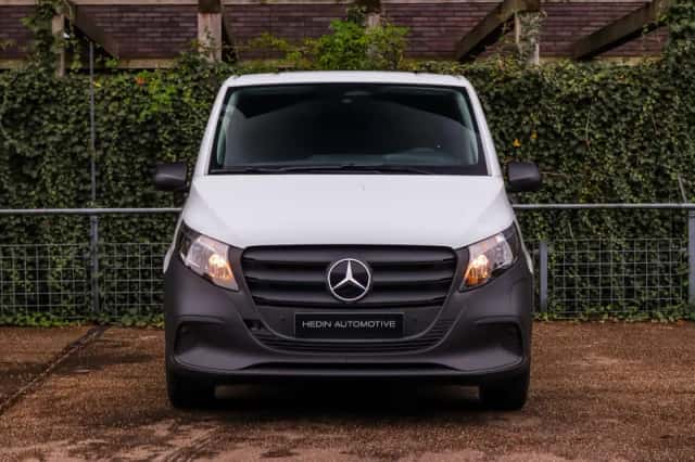 Mercedes-Benz eVito (2025) thumbnail 2