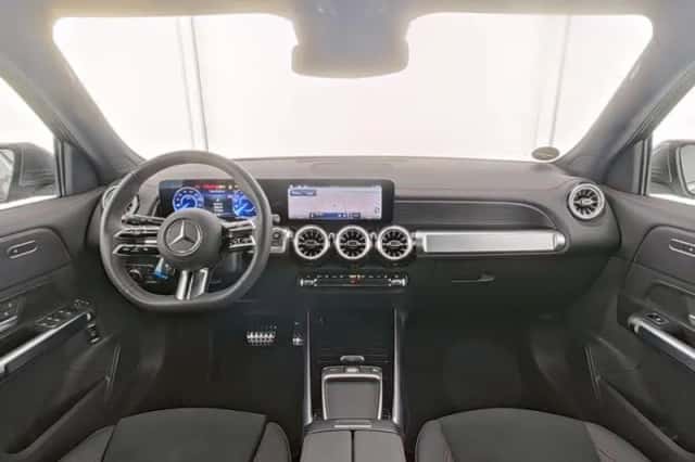 Mercedes-Benz EQB (2025) thumbnail 3