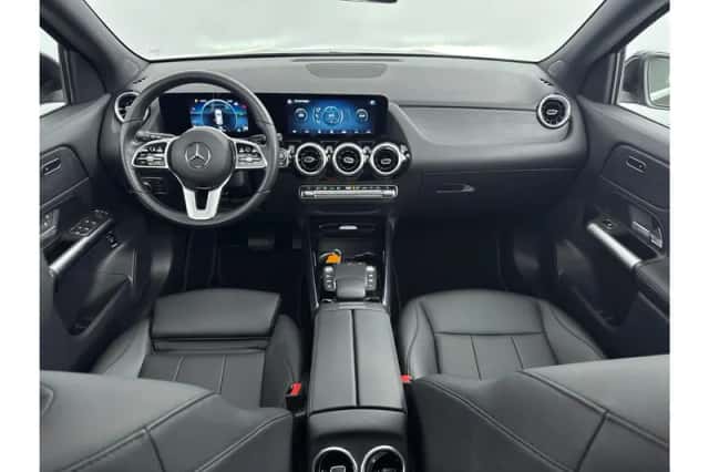 Mercedes-Benz GLA (2023) thumbnail 3