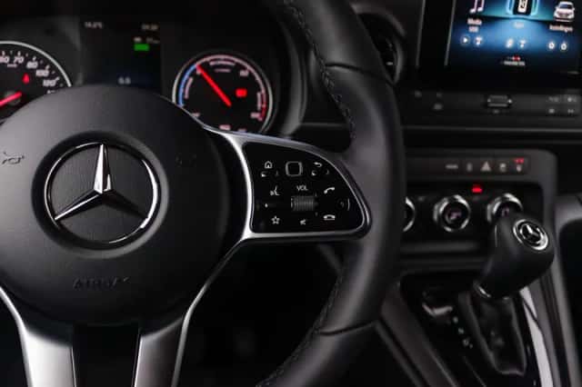 Mercedes-Benz eCitan (2024) thumbnail 16
