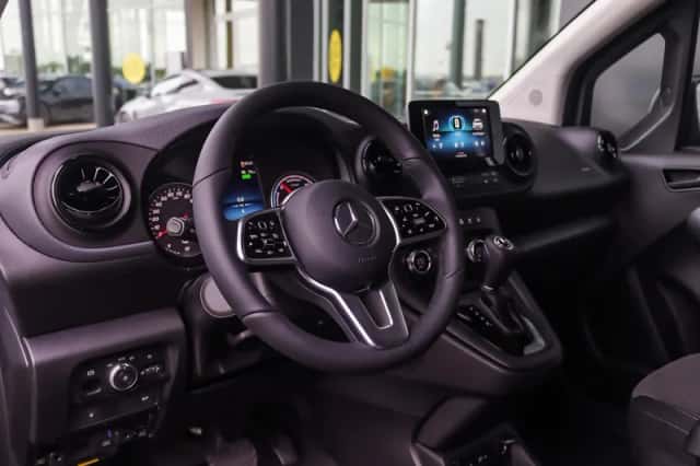 Mercedes-Benz eCitan (2024) thumbnail 24