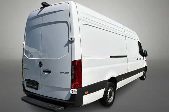 Mercedes-Benz Sprinter (2024) thumbnail 2