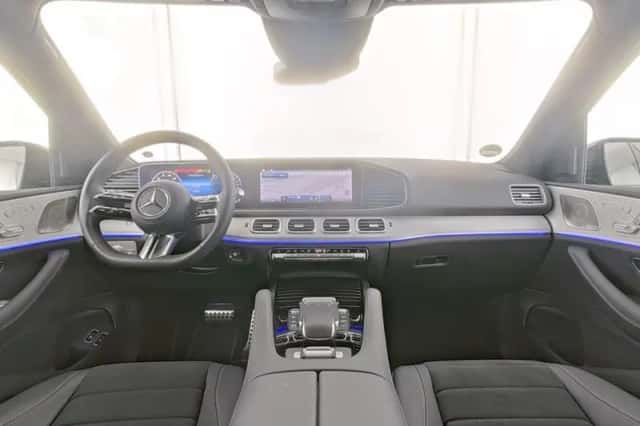 Mercedes-Benz GLE (2025) thumbnail 3