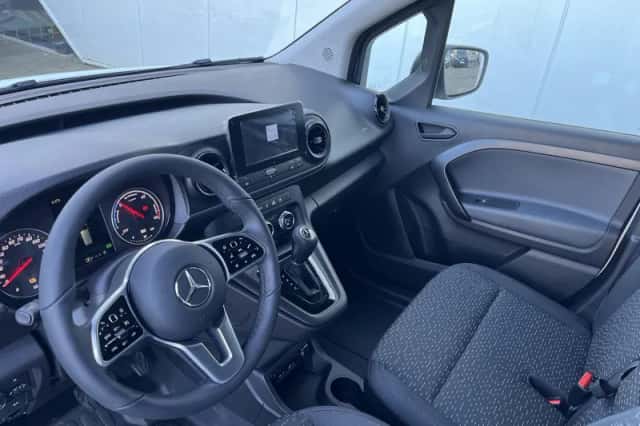 Mercedes-Benz eCitan (2024) thumbnail 14